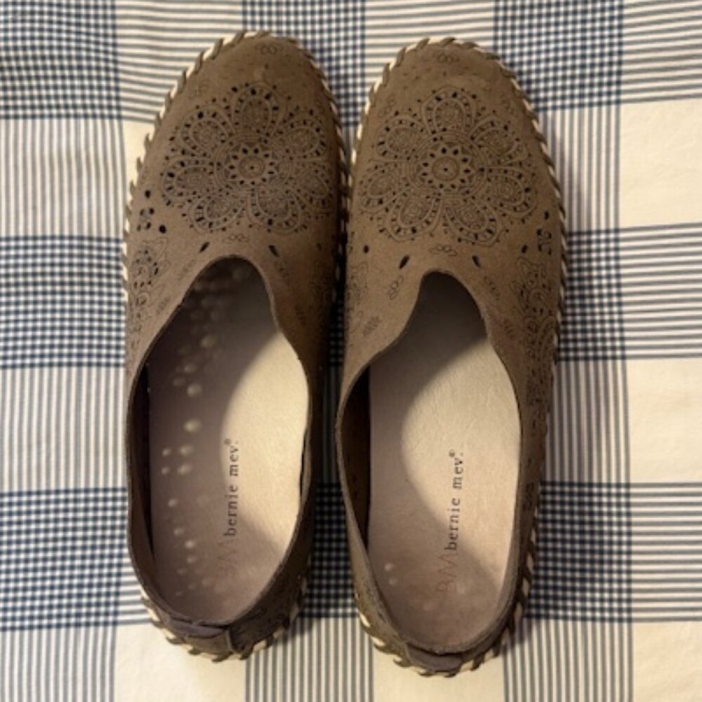 Bernie Mev Women's, Tw09 Slip-On  size 9.5-10